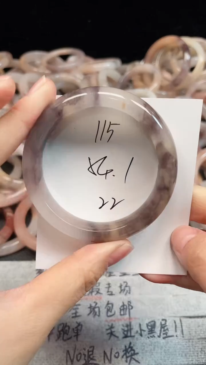 未镶嵌手镯石英质玉115