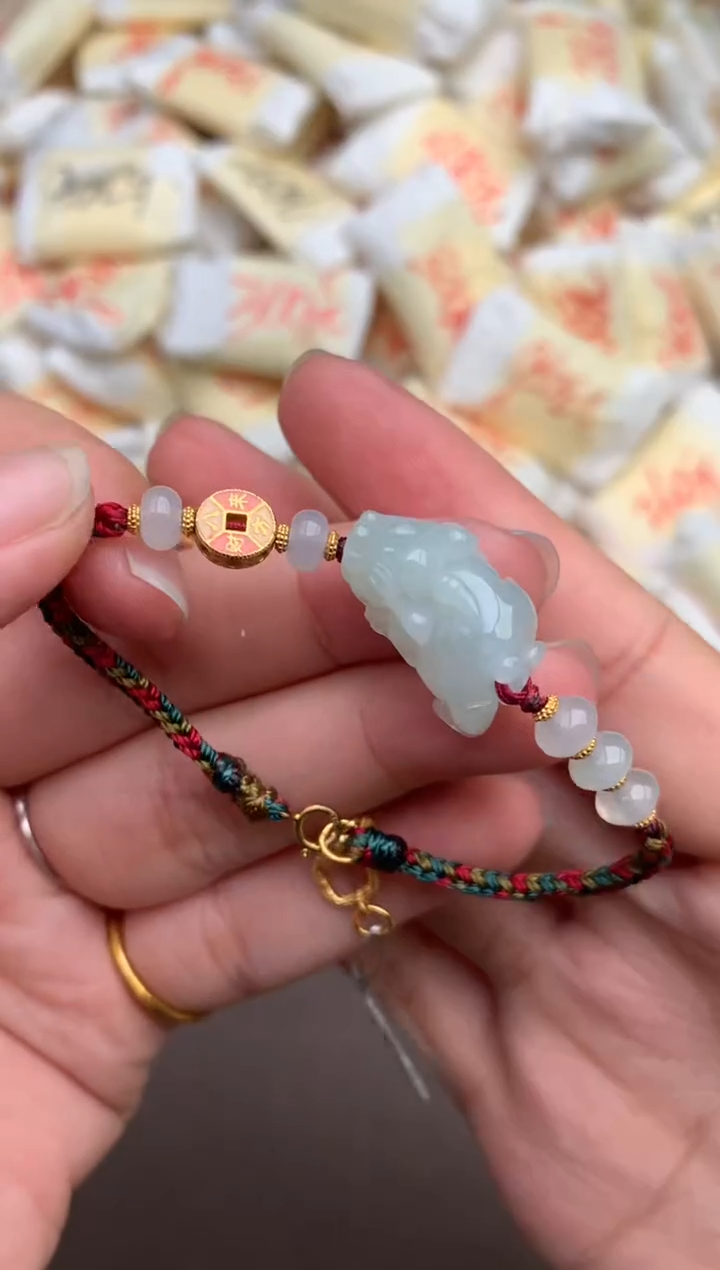 翡翠挂件未镶嵌— 