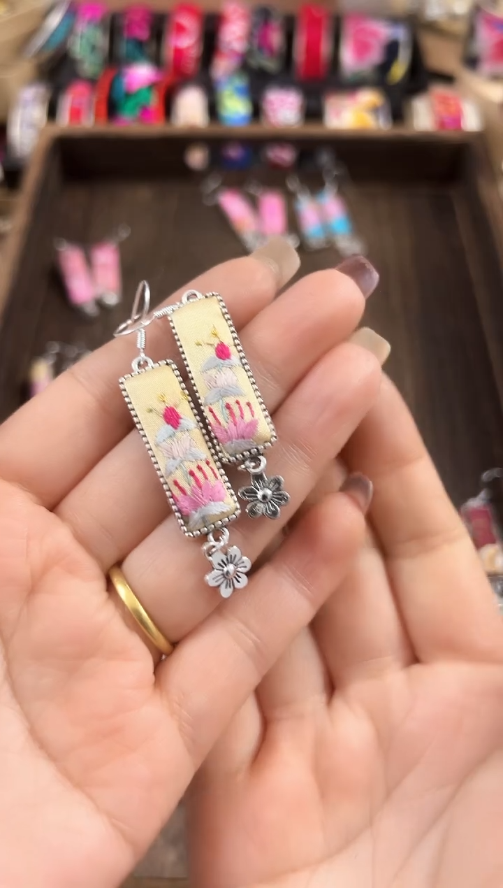 【闪购商品】织绣民族风老绣饰品365