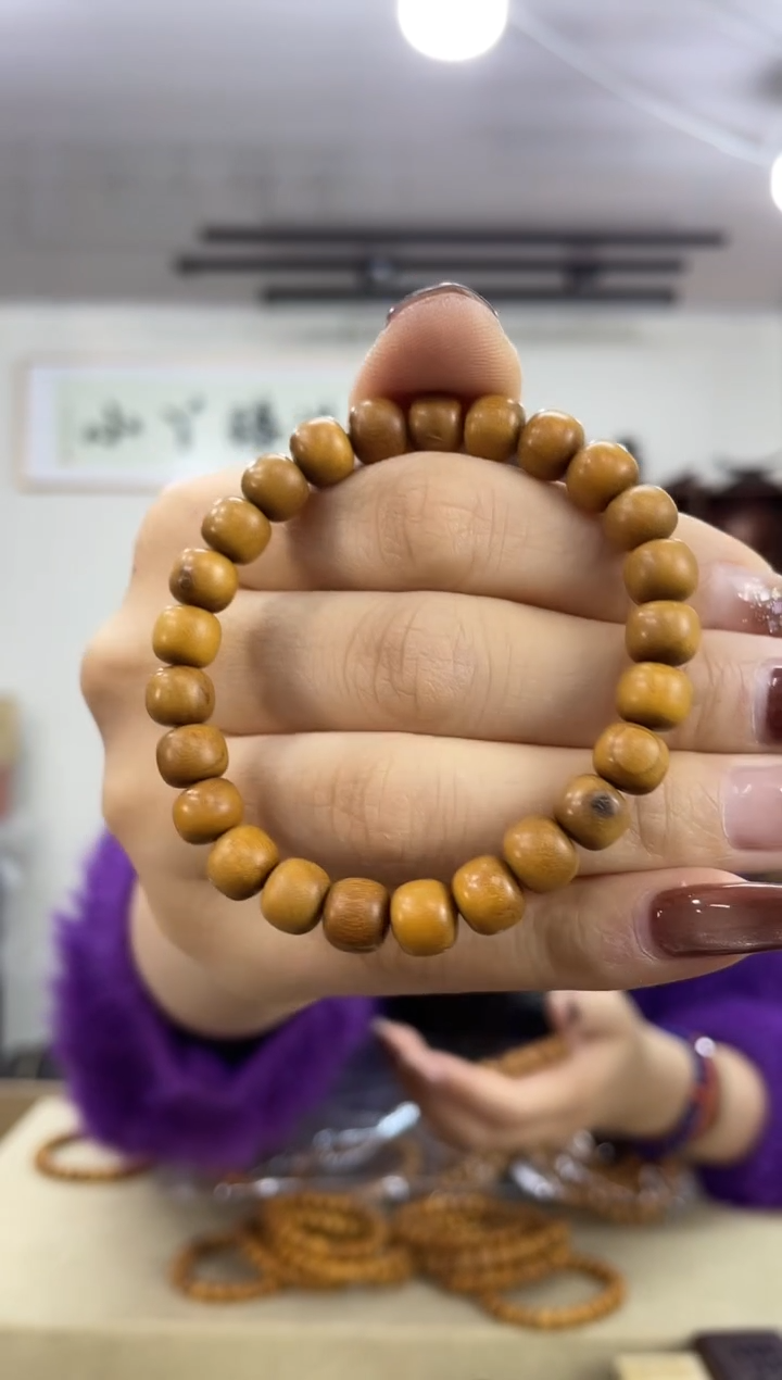 乌木类090老山檀0.8单圈串有瑕