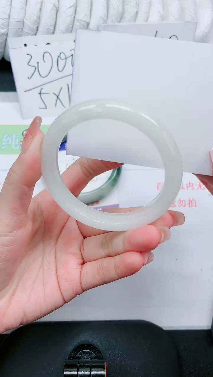 【闪购商品】石英质玉手镯未镶嵌28