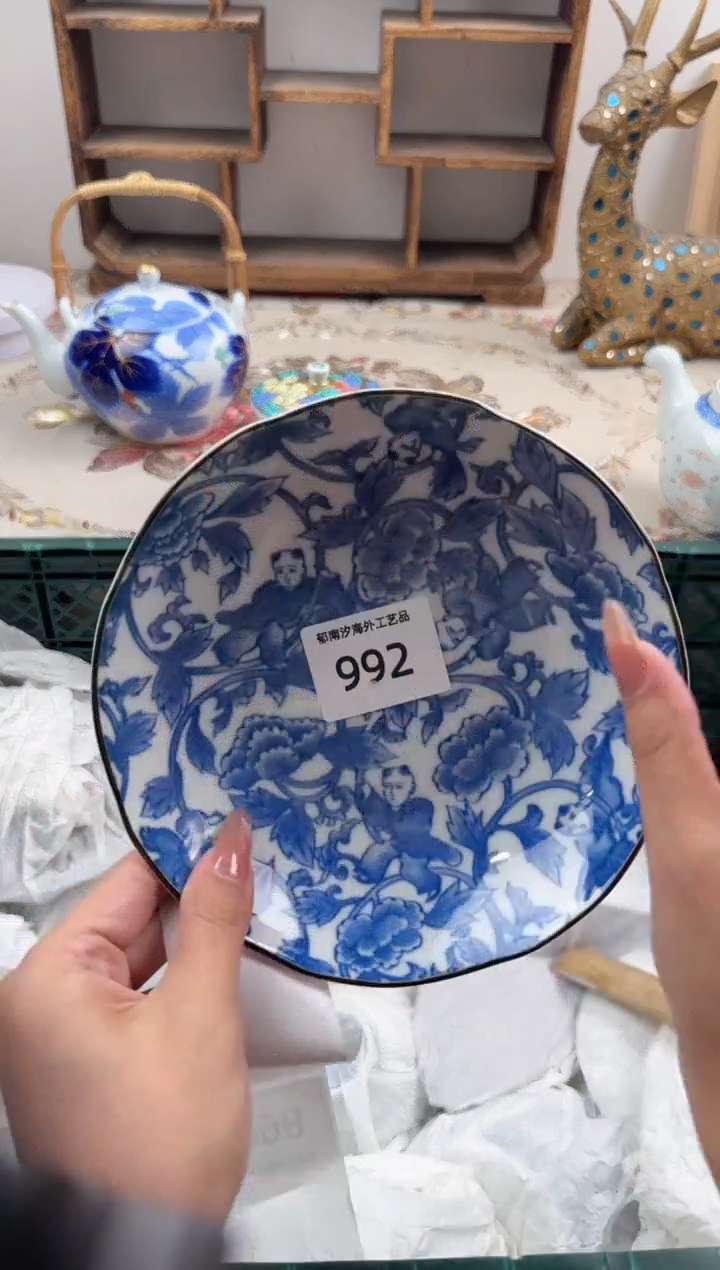 瓷片小*帅A         992