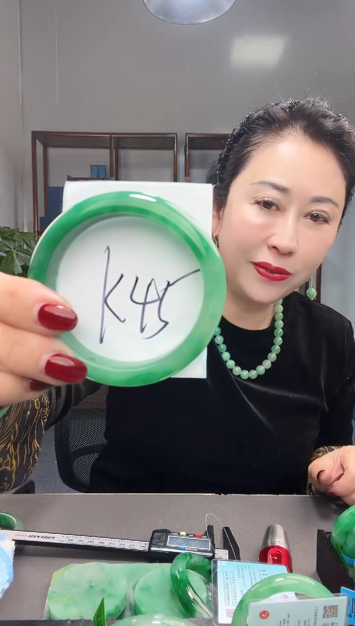 【闪购商品】石英质玉手镯未镶嵌非洲翠