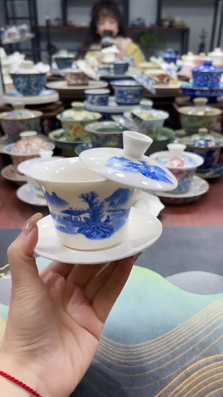 小号马蹄青花山水盖碗