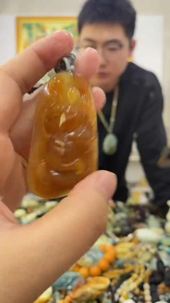 未镶嵌蛇纹石玉吊坠  