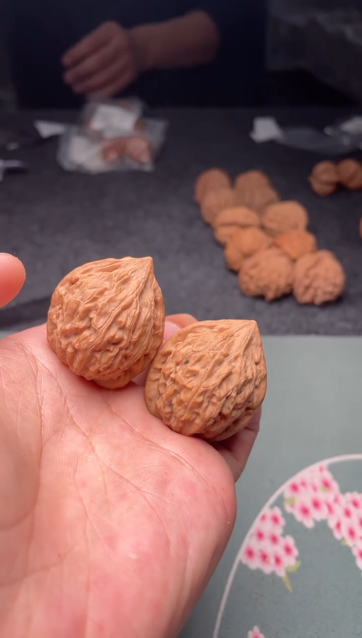 把件文玩核桃a237   野生坐佛  33尺