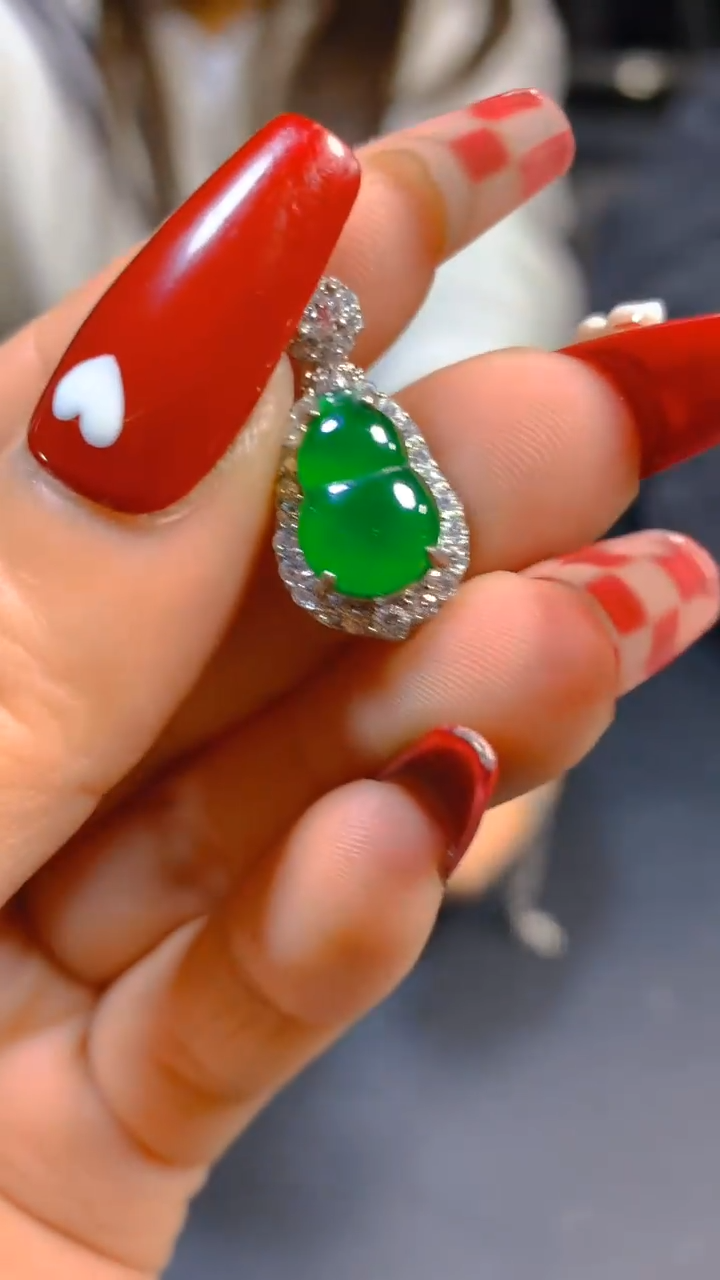 【闪购商品】翡翠吊坠(赠链)未镶嵌0682698971多样性发一