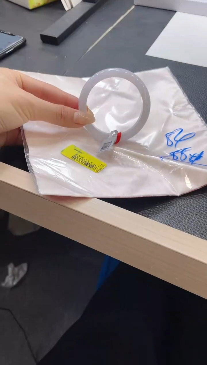 【闪购商品】翡翠手镯未镶嵌手镯