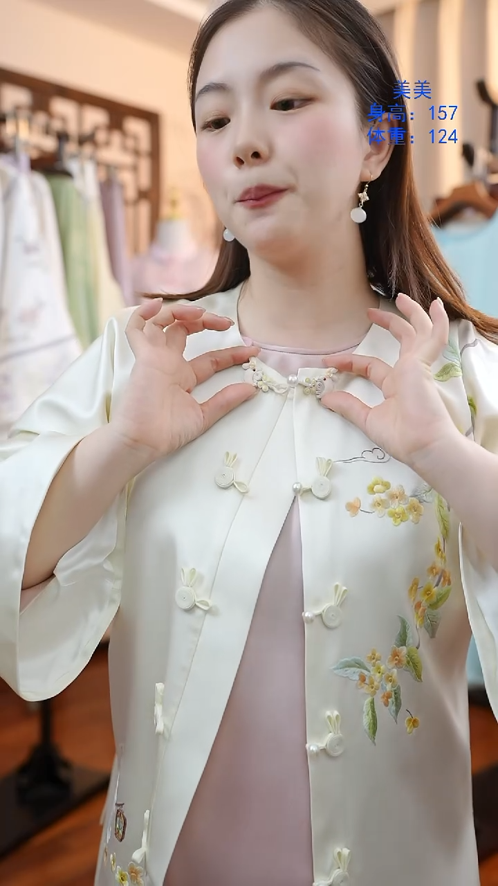 刺绣非遗服饰一物一件定制