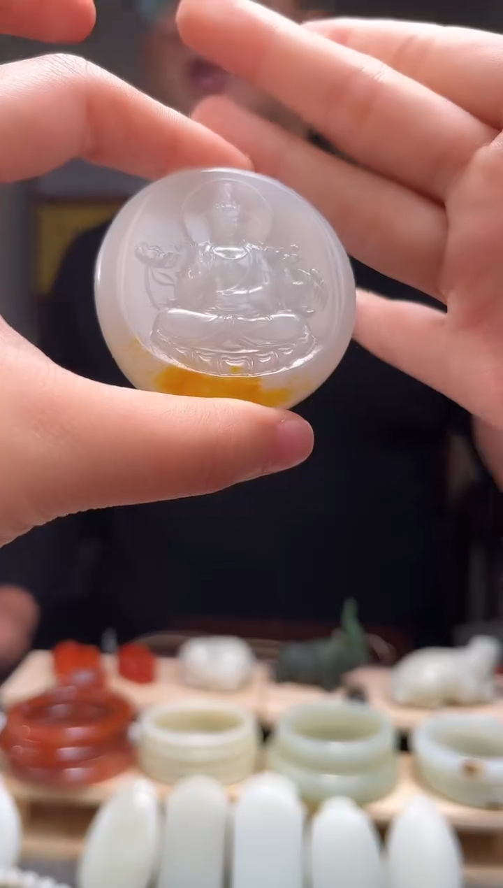 颈饰未镶嵌和田玉吊坠