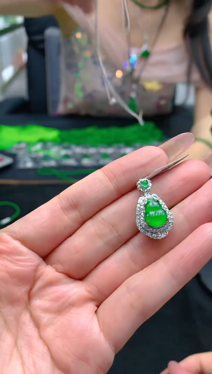 翡翠未镶嵌颈饰天然A货翡翠