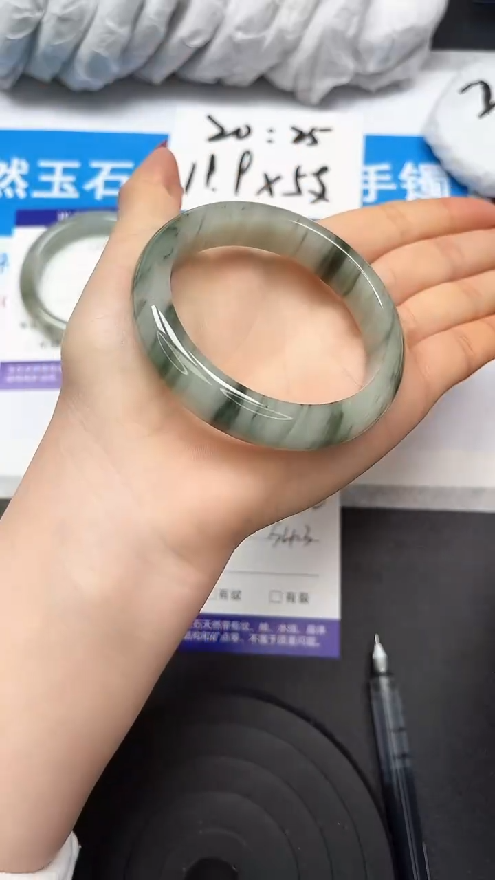 【闪购商品】石英质玉手镯未镶嵌150