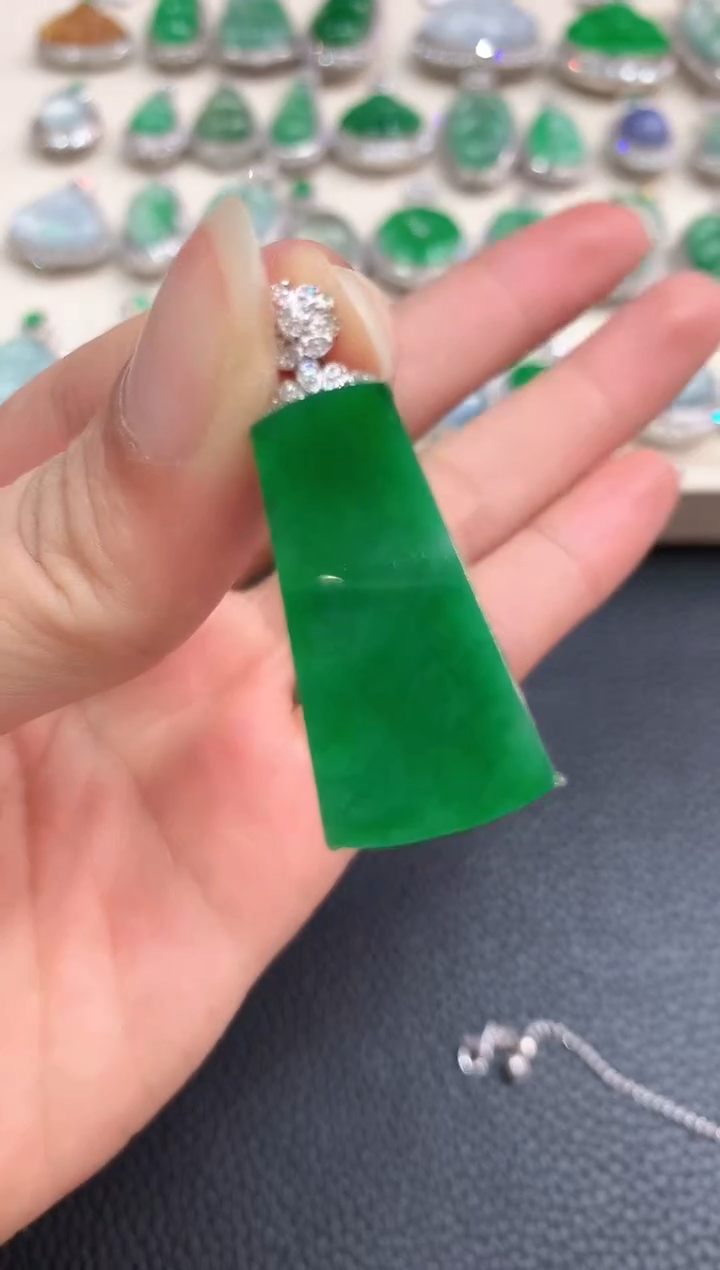 【闪购商品】翡翠吊坠(不含链)18K金镶嵌n42       