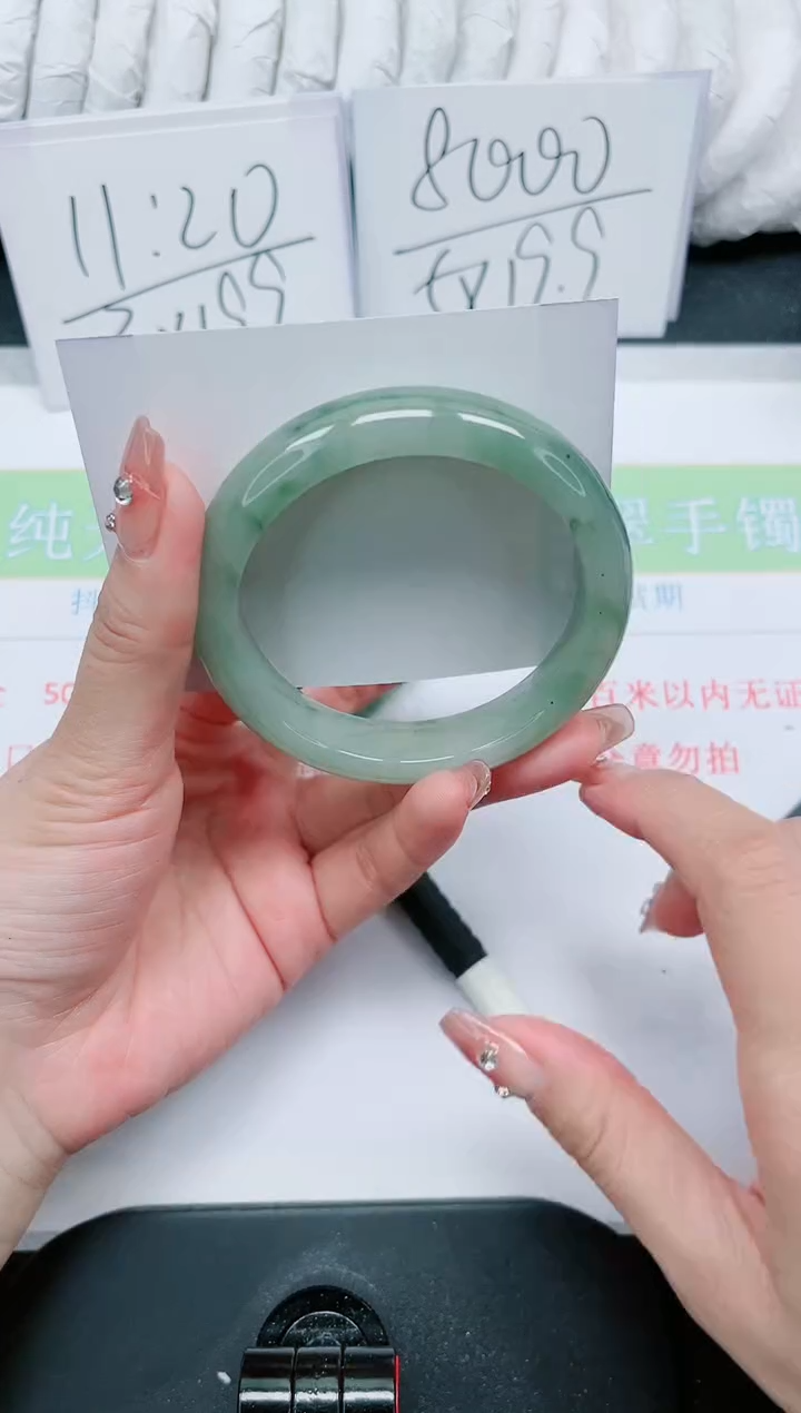 【闪购商品】石英质玉手镯未镶嵌94