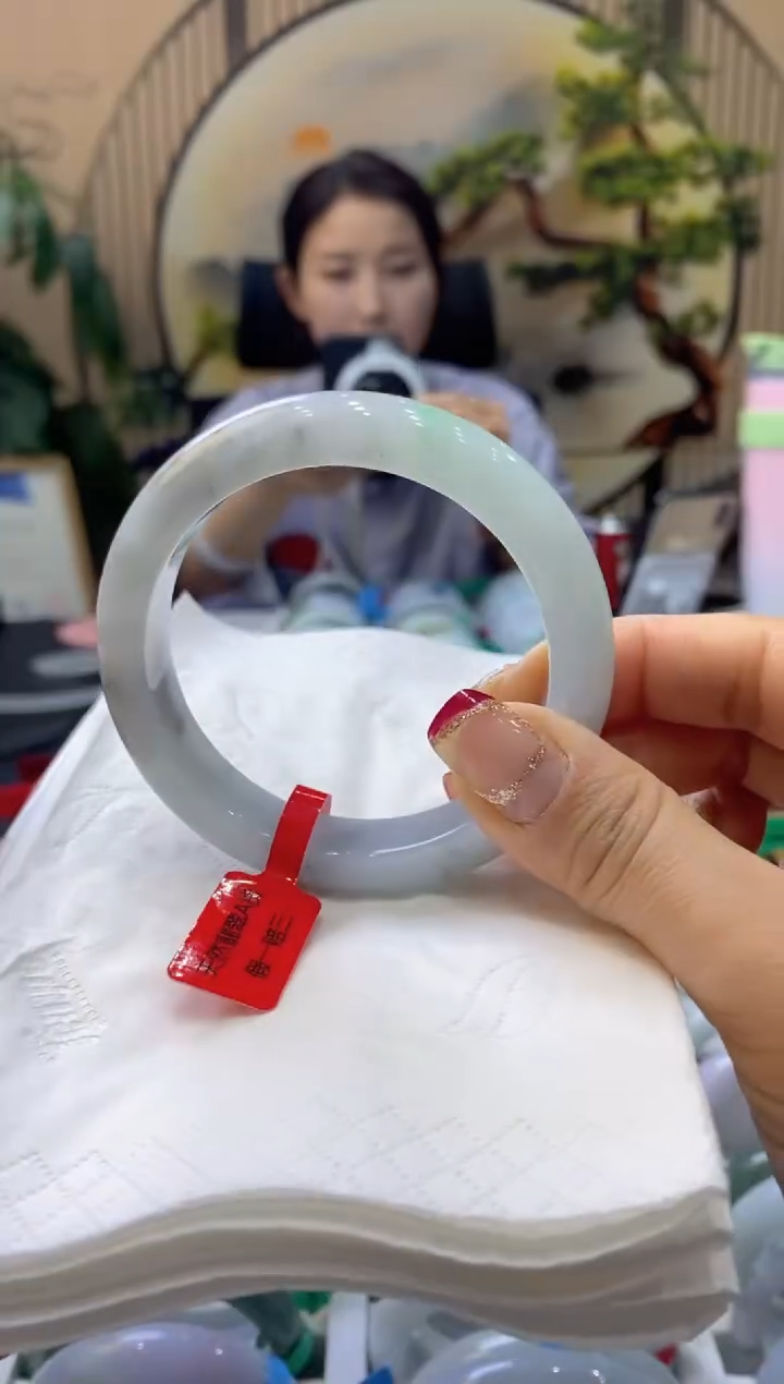 【闪购商品】翡翠手镯未镶嵌99903201