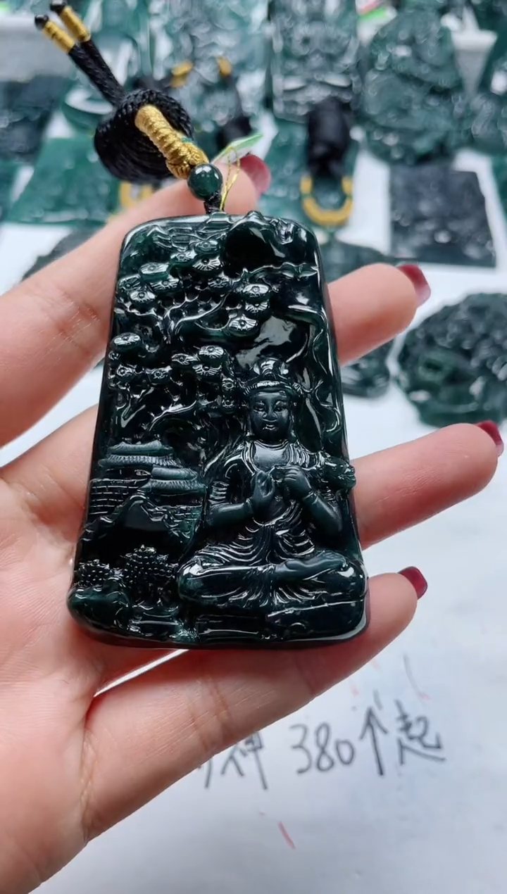 【闪购商品】翡翠颈饰未镶嵌            