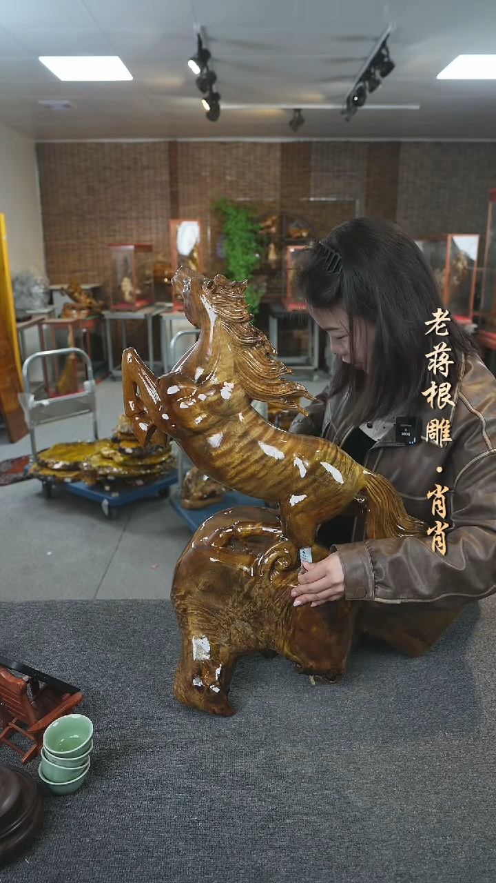 【闪购商品】小叶金丝楠木马摆件