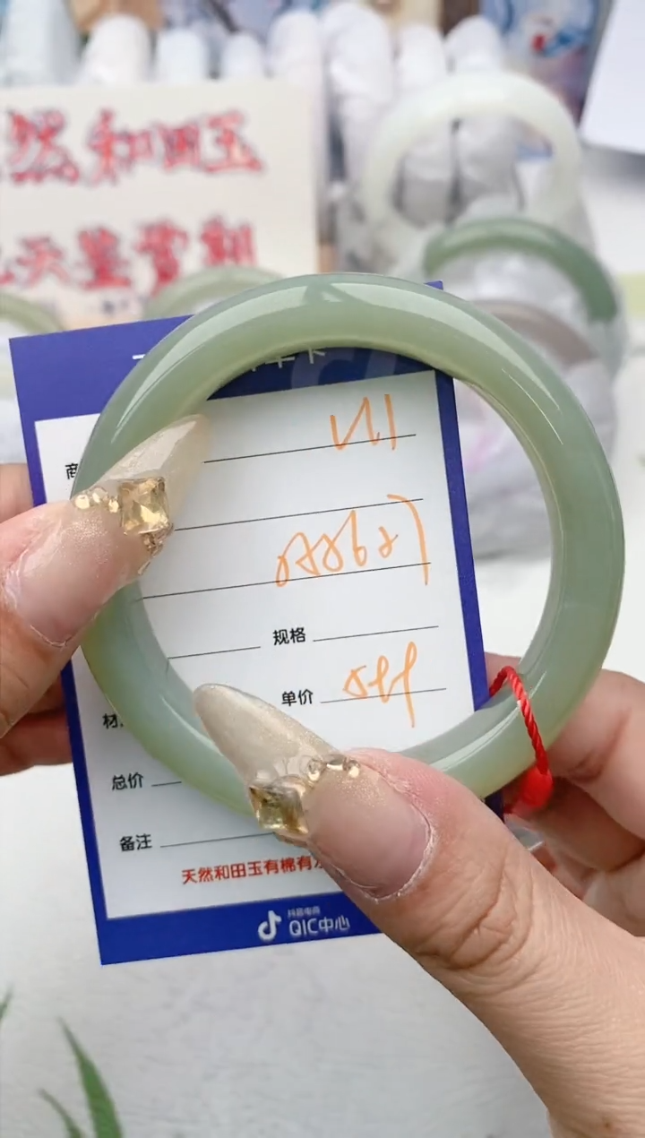 【闪购商品】和田玉手镯未镶嵌V11微色差