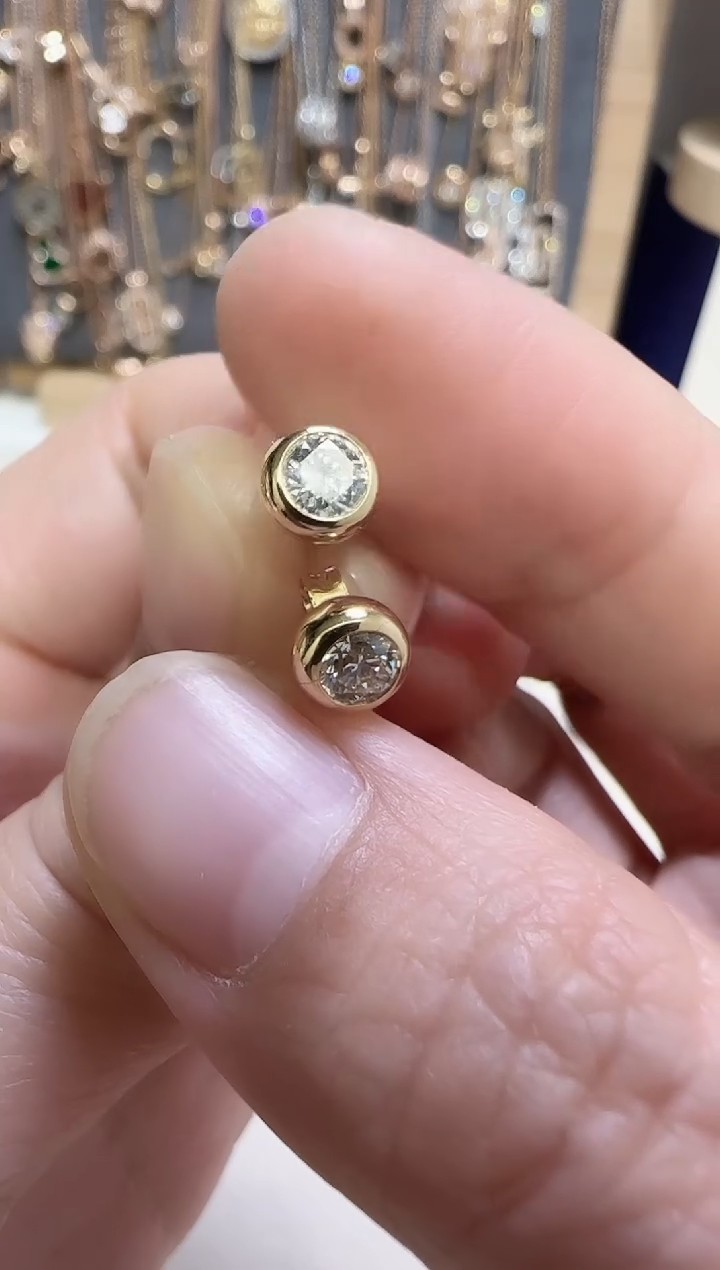 【闪购商品】天然钻石耳饰18K金镶嵌多样性发货发其一