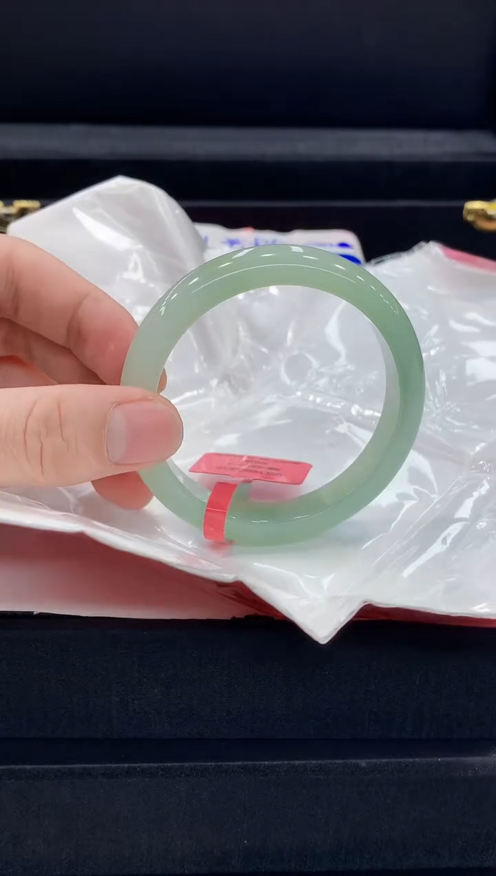 翡翠手镯未镶嵌手镯