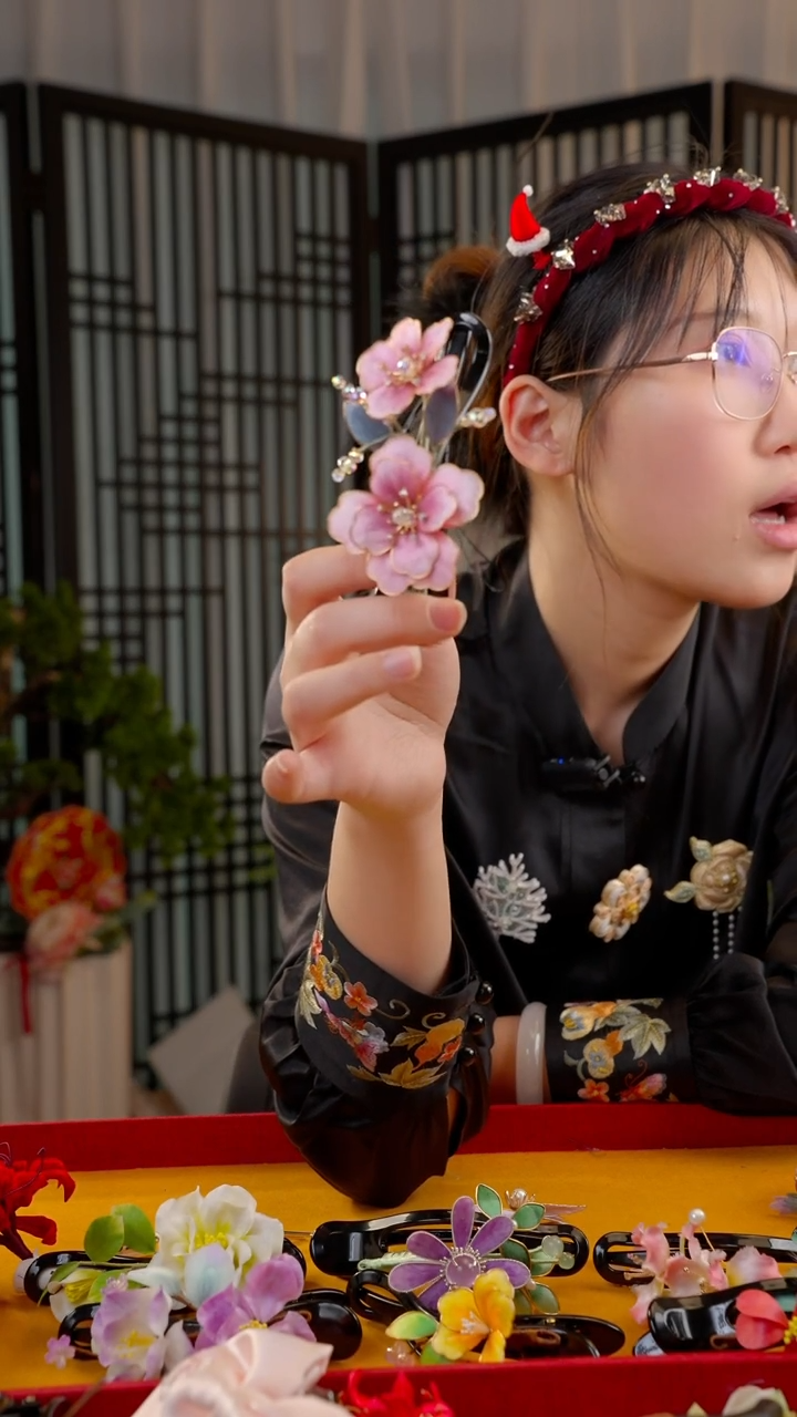 刺绣非遗绒花手工饰品