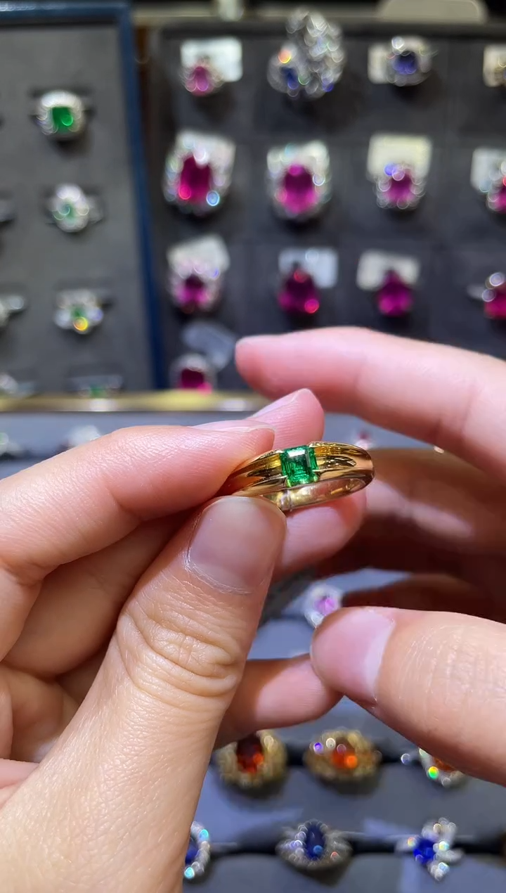 【闪购商品】祖母绿戒指18K金镶嵌/0.55ct/潘杰希尔
