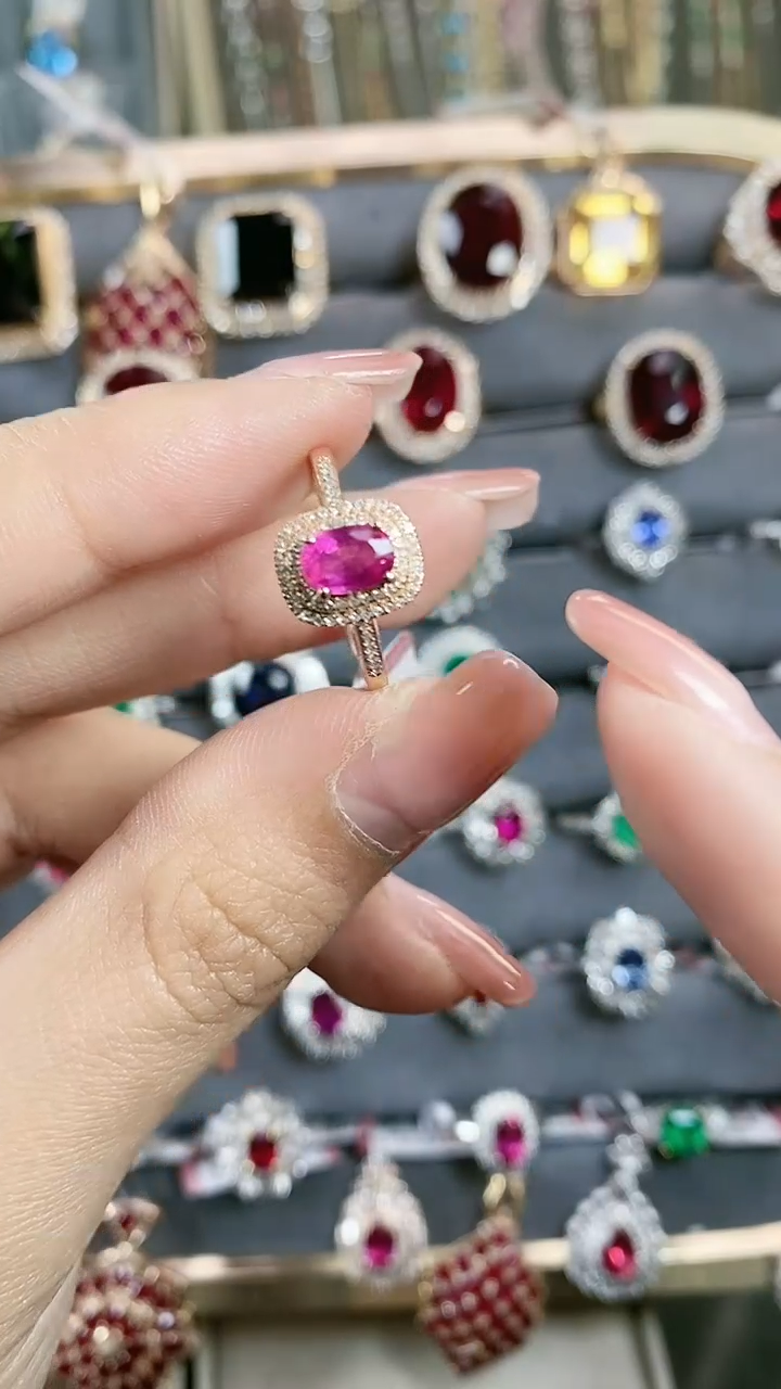 【闪购商品】红宝石戒指18K金镶嵌18K金镶嵌红宝石戒指