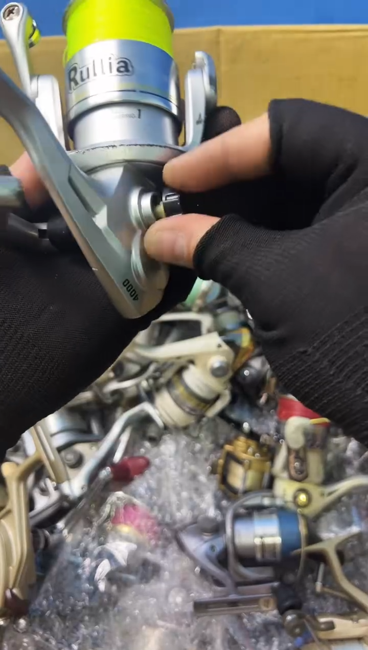 类微瑕钓鱼轮，直播间讲解为准，看清楚再拍，如有拆卸不退换