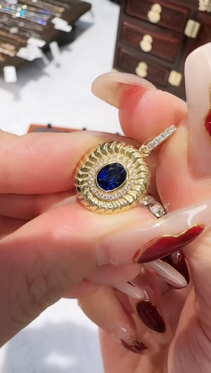 【闪购商品】钻石吊坠(不含链)18K金镶嵌螺纹吊坠