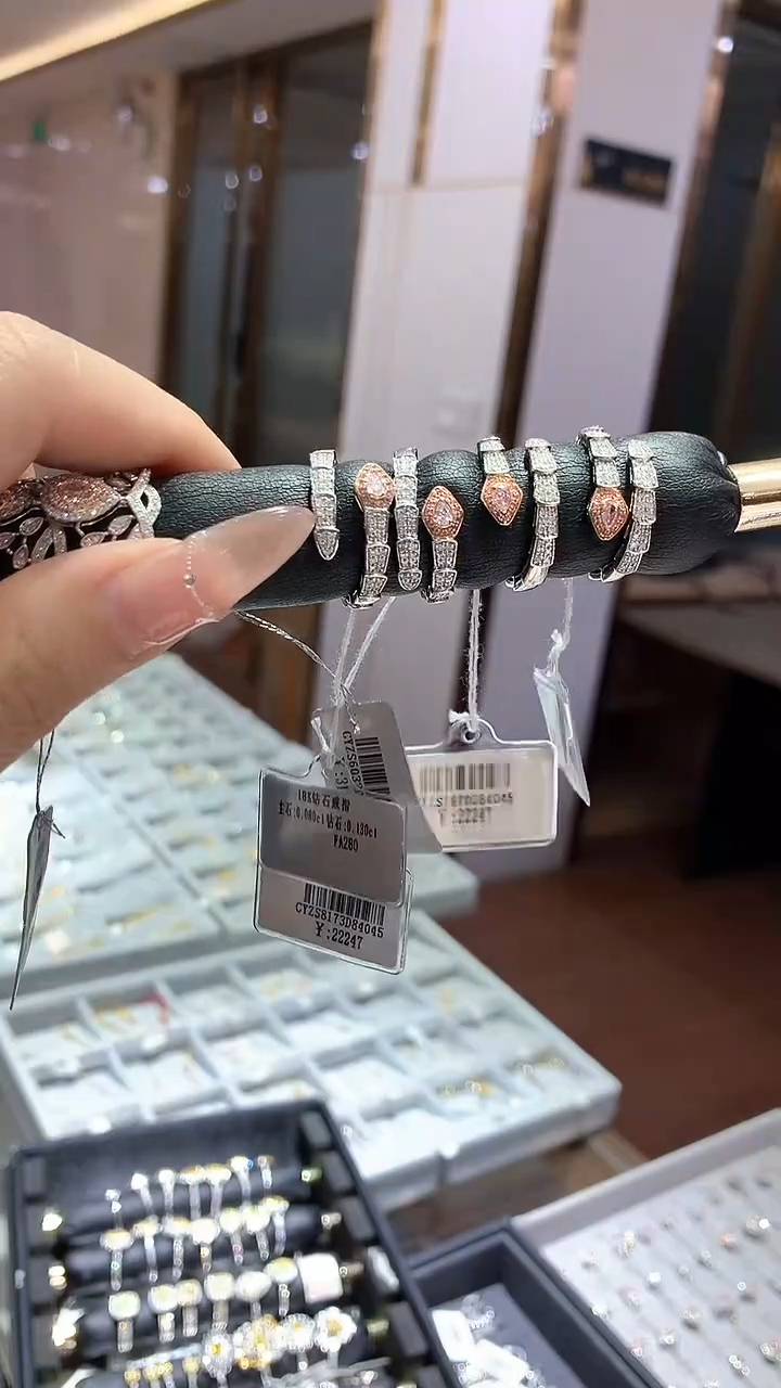 【闪购商品】钻石戒指18K金镶嵌戒指多样性发一