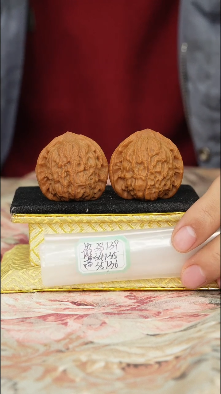 【闪购商品】文玩核桃把件非嫁接将军帽