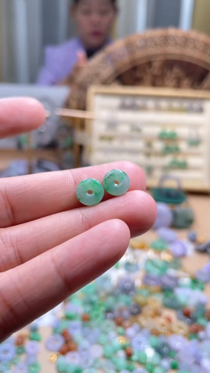 【闪购商品】翡翠颈饰未镶嵌平安扣一对