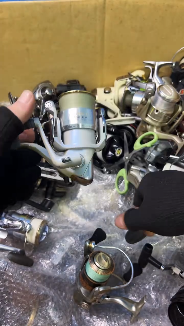 @*兴微瑕钓鱼轮，直播间讲解为准，看清楚再拍，如有拆卸不退换