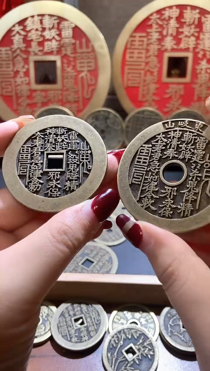 【闪购商品】铜现代翻砂铜工艺品2枚一对脖挂绳+2