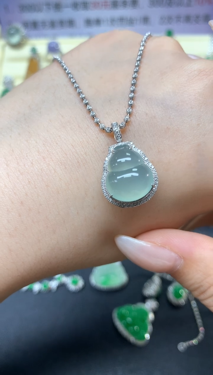 【闪购商品】翡翠吊坠(不含链)18K金镶嵌吊坠|2500+250