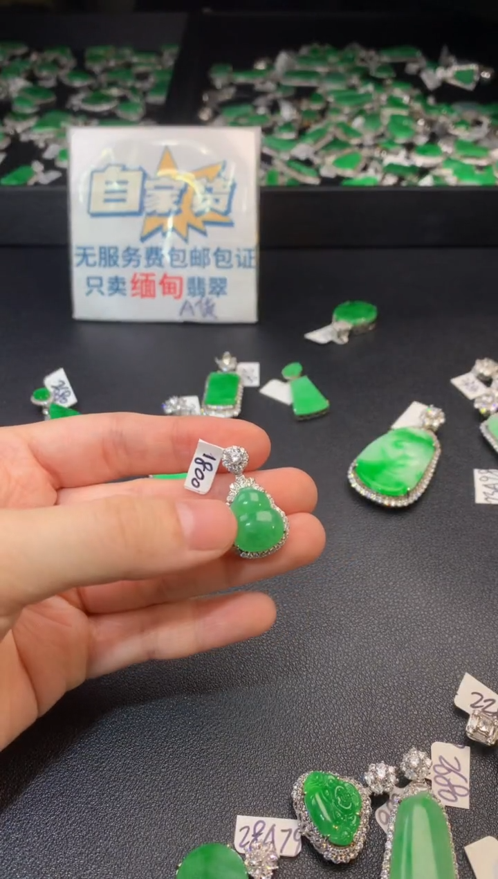 翡翠银S925镶嵌颈饰翡翠