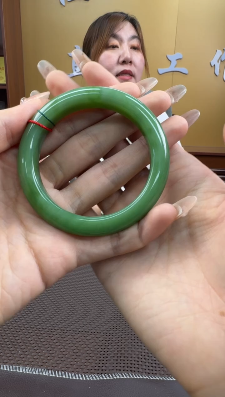 【闪购商品】和田玉手镯未镶嵌52