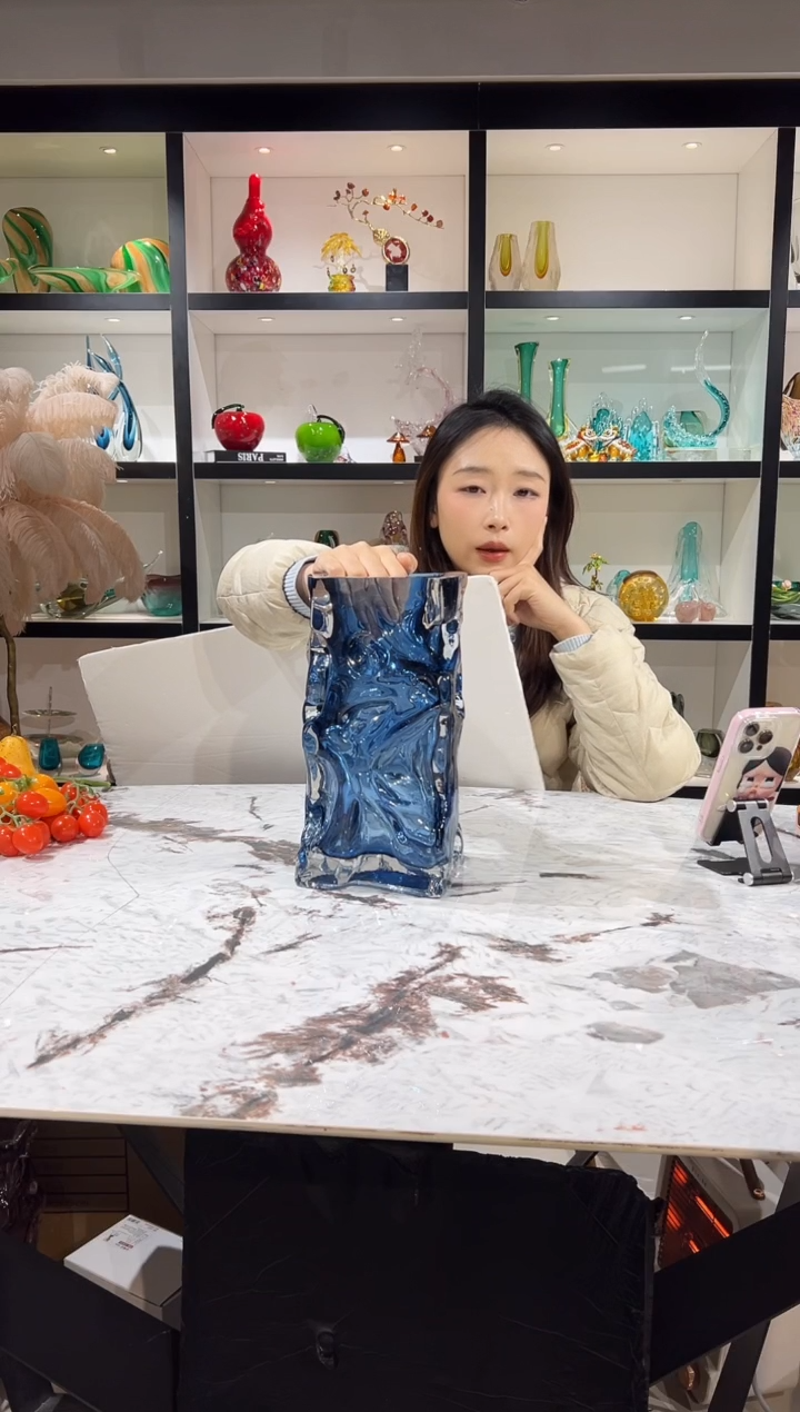 设计师款蓝色花瓶