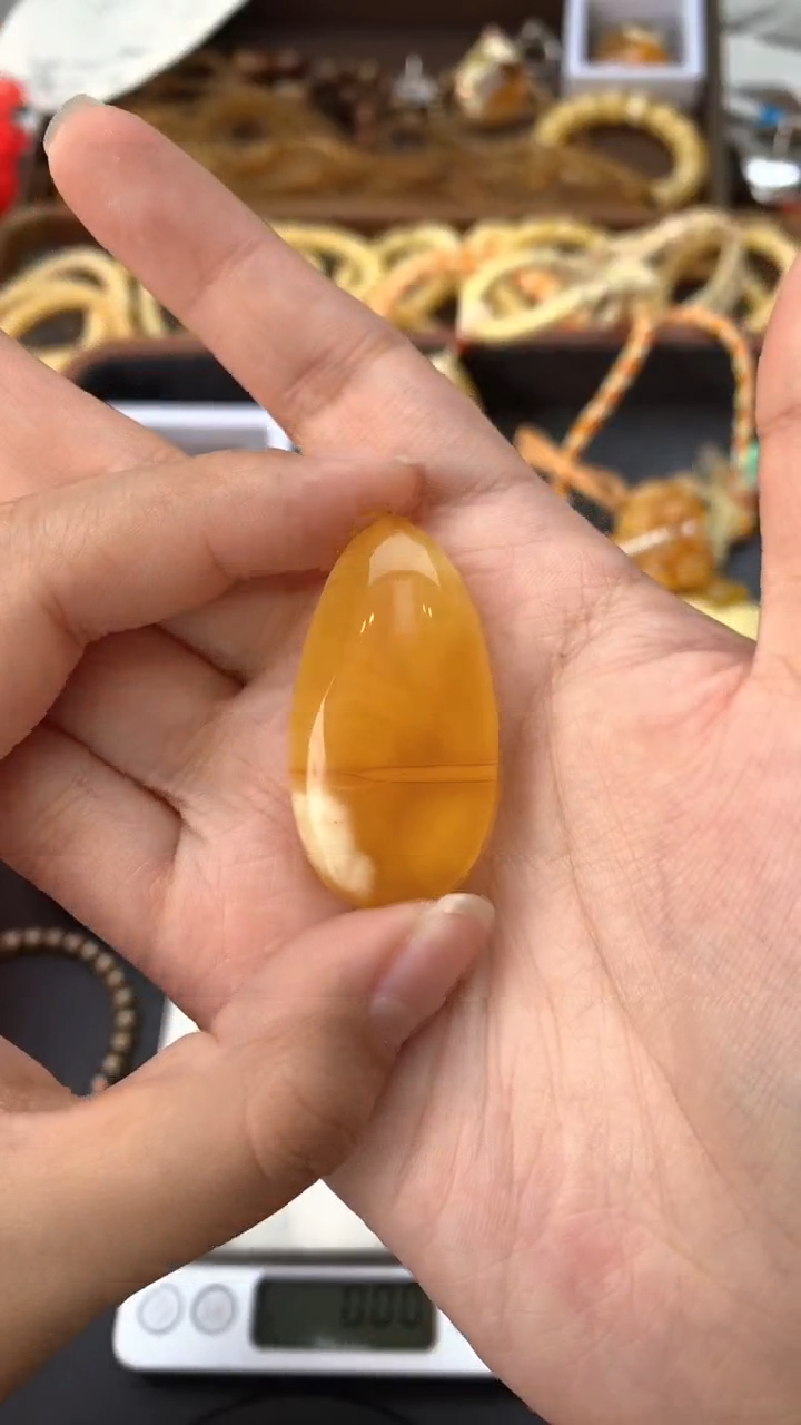 【闪购商品】琥珀珠宝奇石未镶嵌069琥珀蜜蜡 花粉小坑 有修补