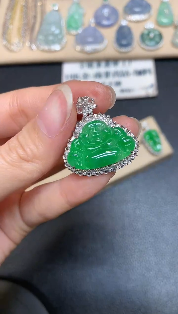 【闪购商品】翡翠颈饰18K金镶嵌佛公【无服务费