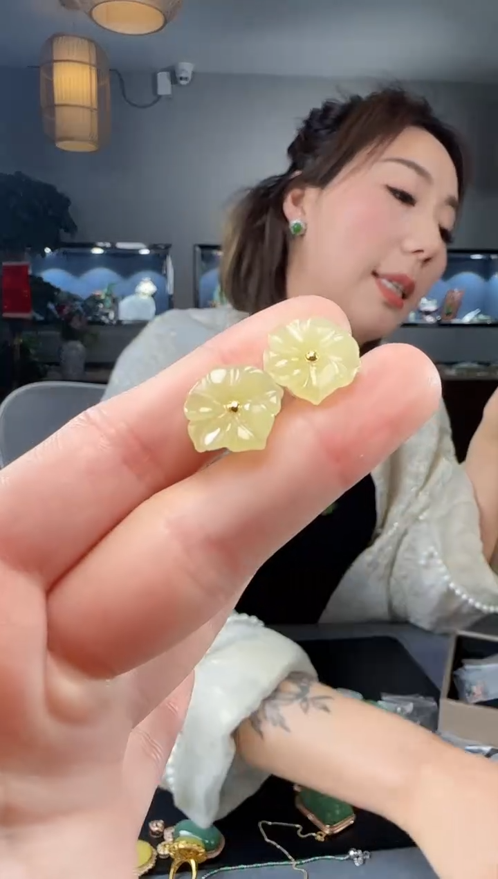 【闪购商品】和田玉耳钉18K金镶嵌1
