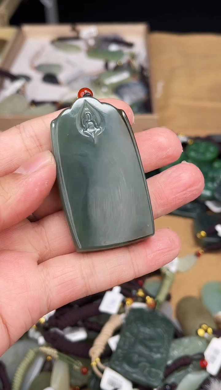 颈饰未镶嵌和田玉1