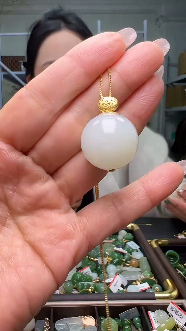 颈饰18K金镶嵌和田玉（多样性发货.发其一)12.04.22