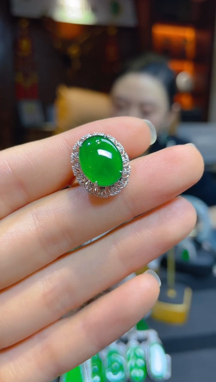 【闪购商品】翡翠戒指18K金镶嵌115129天然A货翡翠蛋面戒指