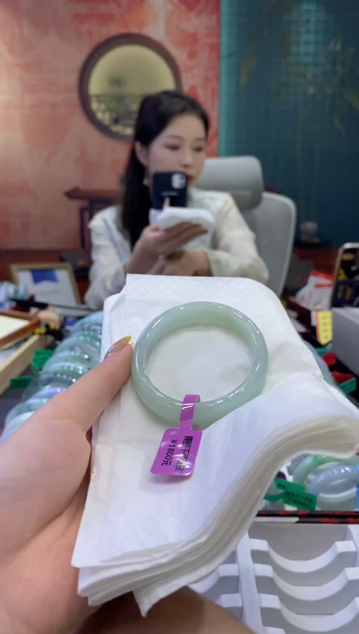 翡翠未镶嵌手镯多人09530