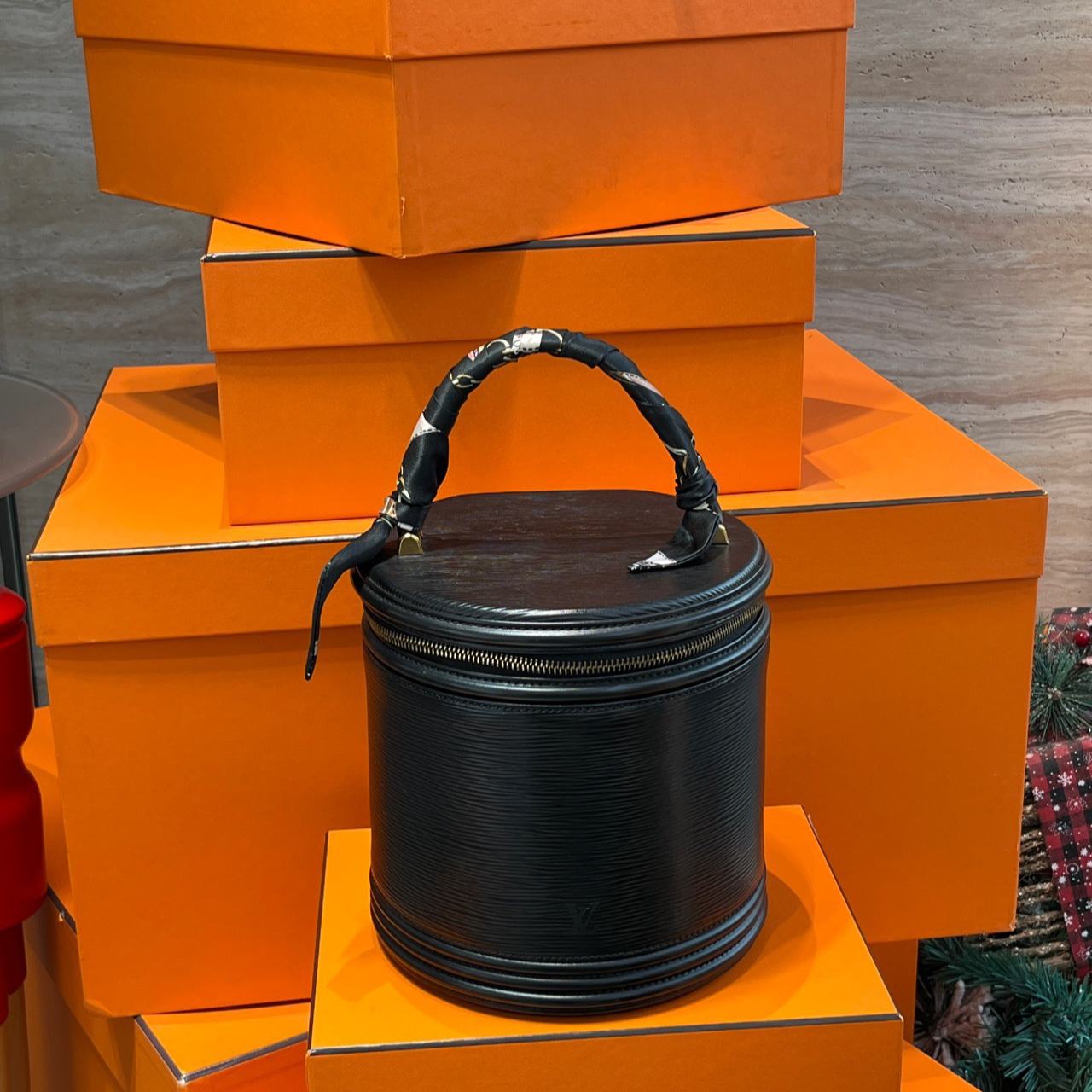 90新 LouisVuitton/路易威登 黑色水波纹发财桶 底长19