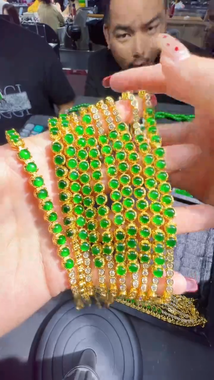 【闪购商品】定制翡翠未镶嵌手链商品多样性发货1