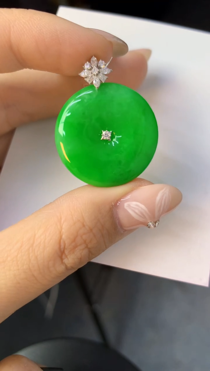 颈饰18K金镶嵌翡翠天然缅甸a货翡翠百元以上9元证书费自理