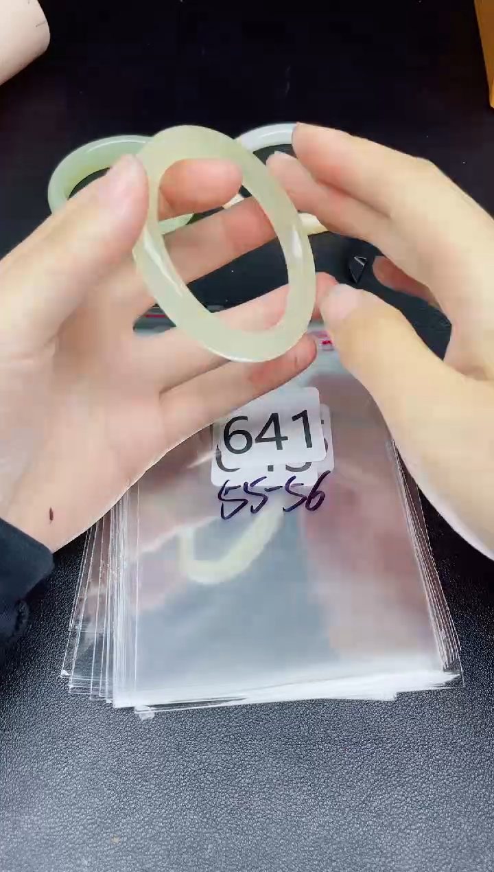 未镶嵌手镯石英质玉641