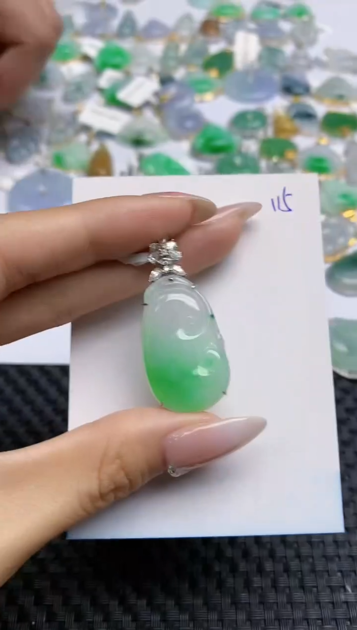 【闪购商品】翡翠颈饰18K金镶嵌 天然翡翠A货